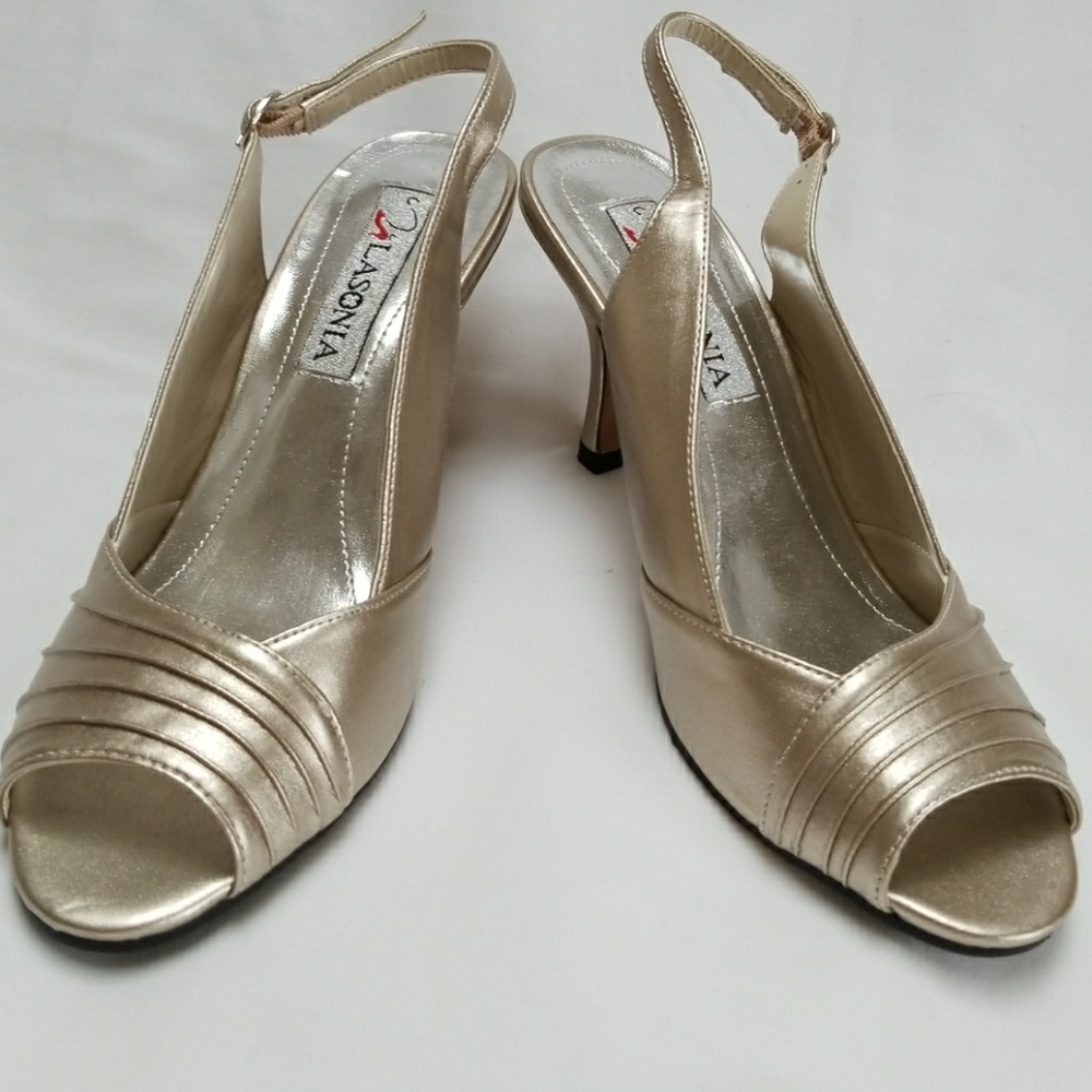Lasonia gold tone heels